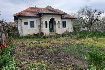 Casă cu 4 camere cu Teren 840 Mp în Vânjuleț