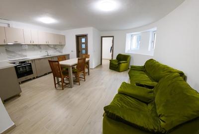 Apartament cu 3 camere, mobilat în Central