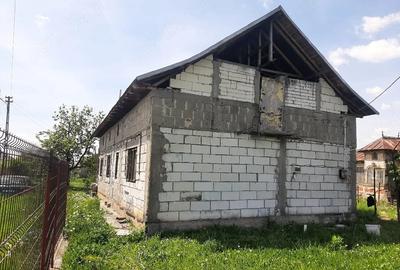 Casă cu Teren 900 Mp în Căteasca