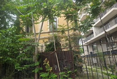 Casă individuală cu 8 camere cu Canalizare în Calea Plevnei