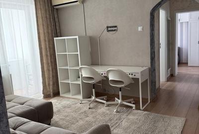 Apartament cu 3 camere semidecomandat în Central