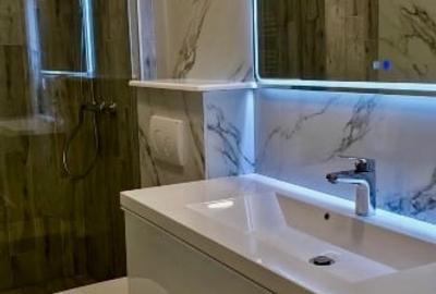 Apartament cu 3 camere decomandat, mobilat în Palazu Mare