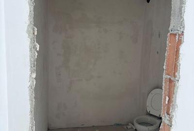 Apartament cu 3 camere semidecomandat în Florești - 2