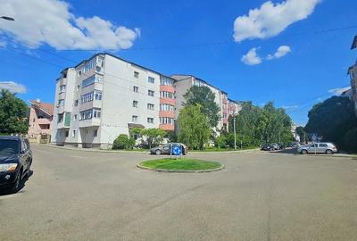 Apartament cu 3 camere decomandat în Central - 1
