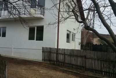 Casă cu 4 camere cu Teren 2000 Mp în Văleni - 8