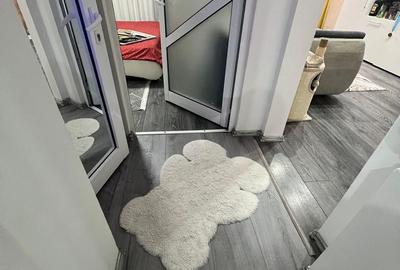 Apartament cu 3 camere semidecomandat în Micro 40 - 2