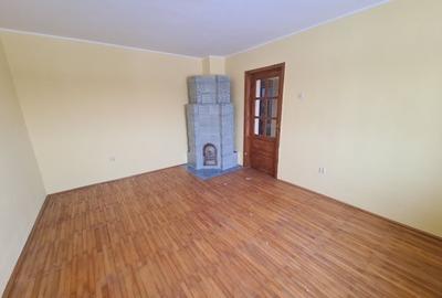 Casă cu 4 camere în Pecineaga