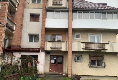 Apartament cu 4 camere decomandat în Central - 2