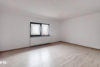 Casă cu 8 camere cu Teren 480 Mp în Bunloc