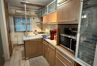 Apartament cu 4 camere decomandat, mobilat în 9 Mai