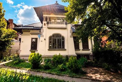 Casă individuală cu 8 camere cu Garaj în Dorobanți - 1