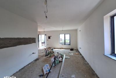 Casă cu 4 camere cu Teren 300 Mp în Mărgineni