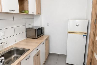 Garsonieră decomandată în Roșu