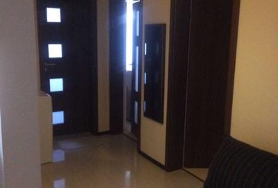 Apartament cu 3 camere decomandat în Drumul Taberei