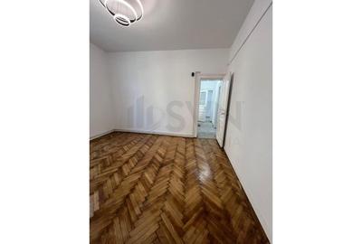 Casă individuală cu 7 camere cu Canalizare în Capitale - 15