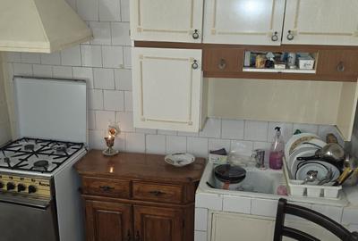 Apartament cu 3 camere decomandat în Rovine - 1