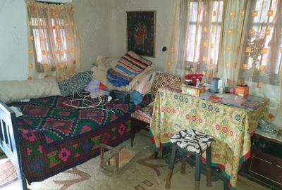 Casă cu 2 camere cu Teren 4000 Mp în Gării