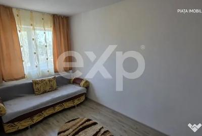 Apartament cu 3 camere semidecomandat în Micro 9