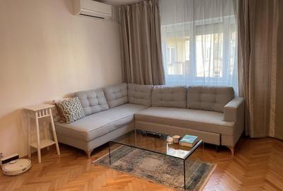 Apartament cu 3 camere decomandat, mobilat în Doamna Ghica