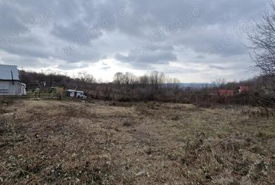 Teren de 1353 mp, în Seciu - 3