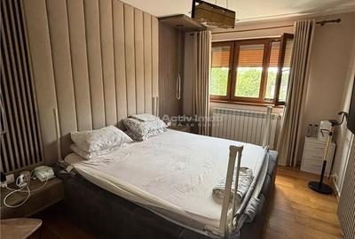 Apartament cu 3 camere decomandat în Micro 19