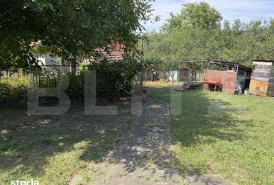 Casă cu 4 camere cu Teren 2500 Mp în Pericei