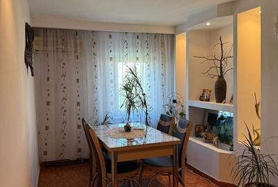 Apartament cu 4 camere decomandat în Central