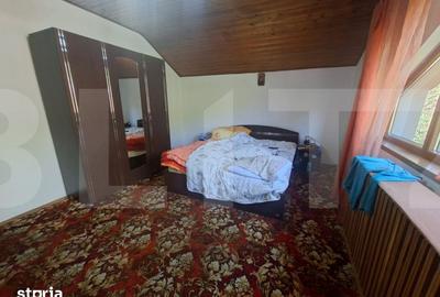 Casă cu 8 camere cu Teren 4500 Mp în Vâlcele