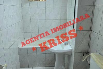 Apartament cu 3 camere semidecomandat în Negru Vodă