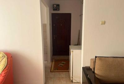 Garsonieră decomandată în Petros - 2