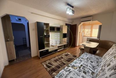 Apartament cu 3 camere semidecomandat, mobilat în Craiovița Nouă