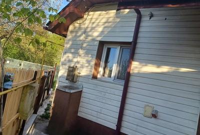 Casă cu Teren 1100 Mp în Livezeni - 1