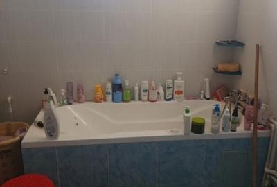 Casă cu 5 camere cu Teren 250 Mp în Bucovăț