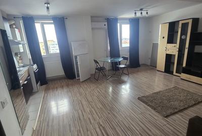 Garsonieră decomandată în Roșu