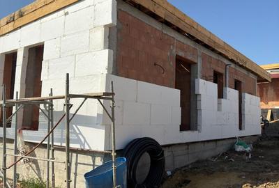 Casă cu 4 camere cu Teren 300 Mp în Fălticeni