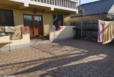 Casă cu 4 camere în Lacu Dulce