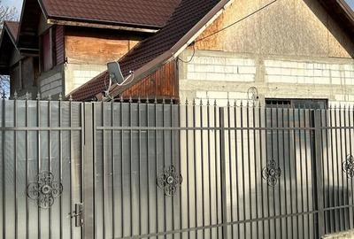Casă cu 5 camere cu Teren 1073 Mp în Poienarii Burchii