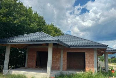 Casă cu 3 camere în Satu Nou de Sus