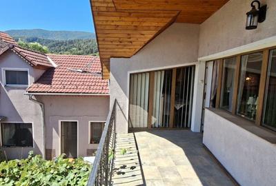 Casă cu 8 camere cu Teren 259 Mp în Central