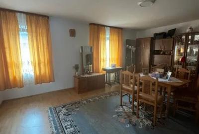Casă cu 4 camere cu Teren 4400 Mp în Rădăuți