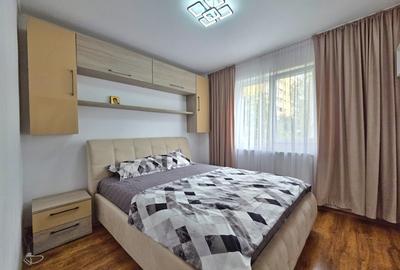 Apartament cu 3 camere semidecomandat, mobilat în Dacia
