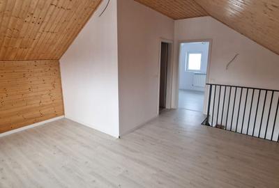 Casă cu 4 camere în Central - 3