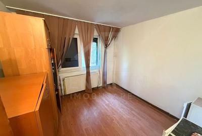 Apartament cu 3 camere semidecomandat în Craiovița Nouă - 3