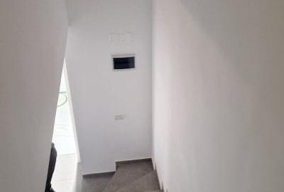 Duplex cu 4 camere cu Canalizare în Central - 15