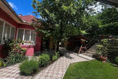 Casă cu 4 camere în Central - 2