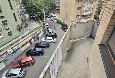 Apartament cu 4 camere decomandat în Central