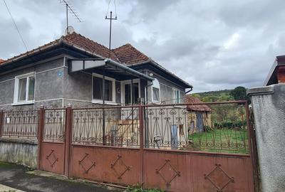 Casă individuală cu 3 camere cu Teren 1044 Mp în Sânpaul