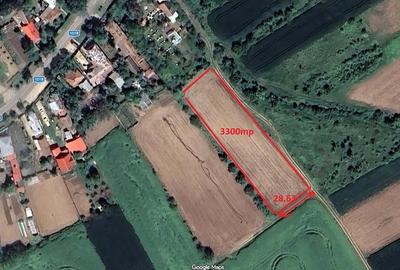 Teren de 3300 mp, în Merii Petchii