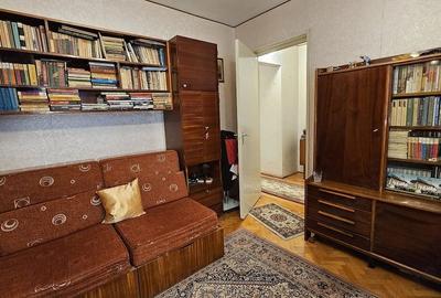 Apartament cu 3 camere semidecomandat în Iancului