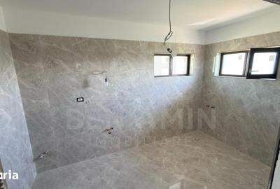 Casă cu 5 camere cu Teren 456 Mp în Malu Mare